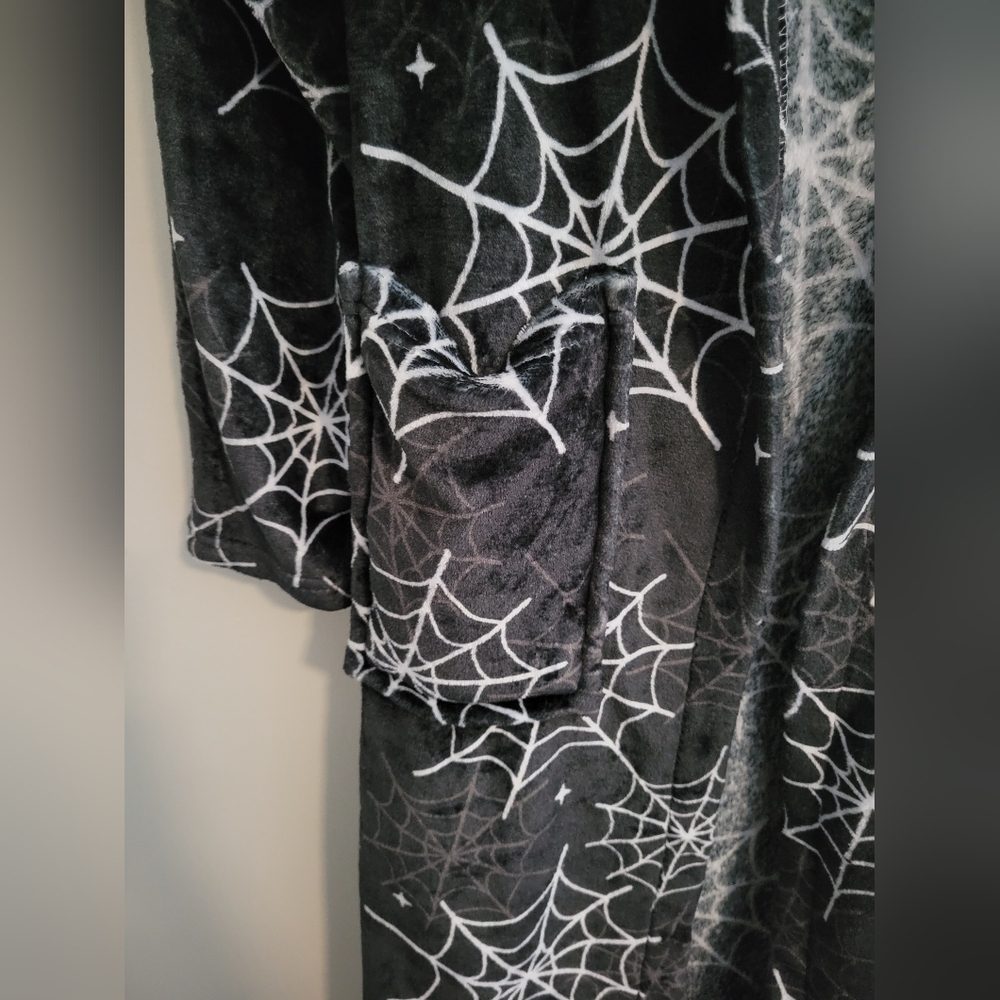 Em&Sprout Spiderweb Robe - Picture 2 of 4